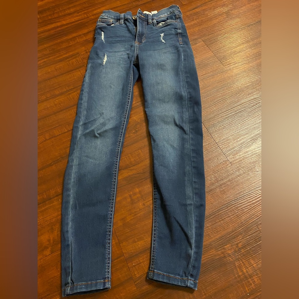 Celebrity pink The spice blue jeans small rips women’s
